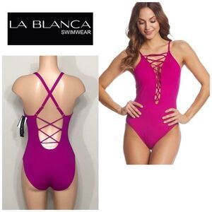 La Blanca Magenta lace up high neck. 6DD/ top. NWT